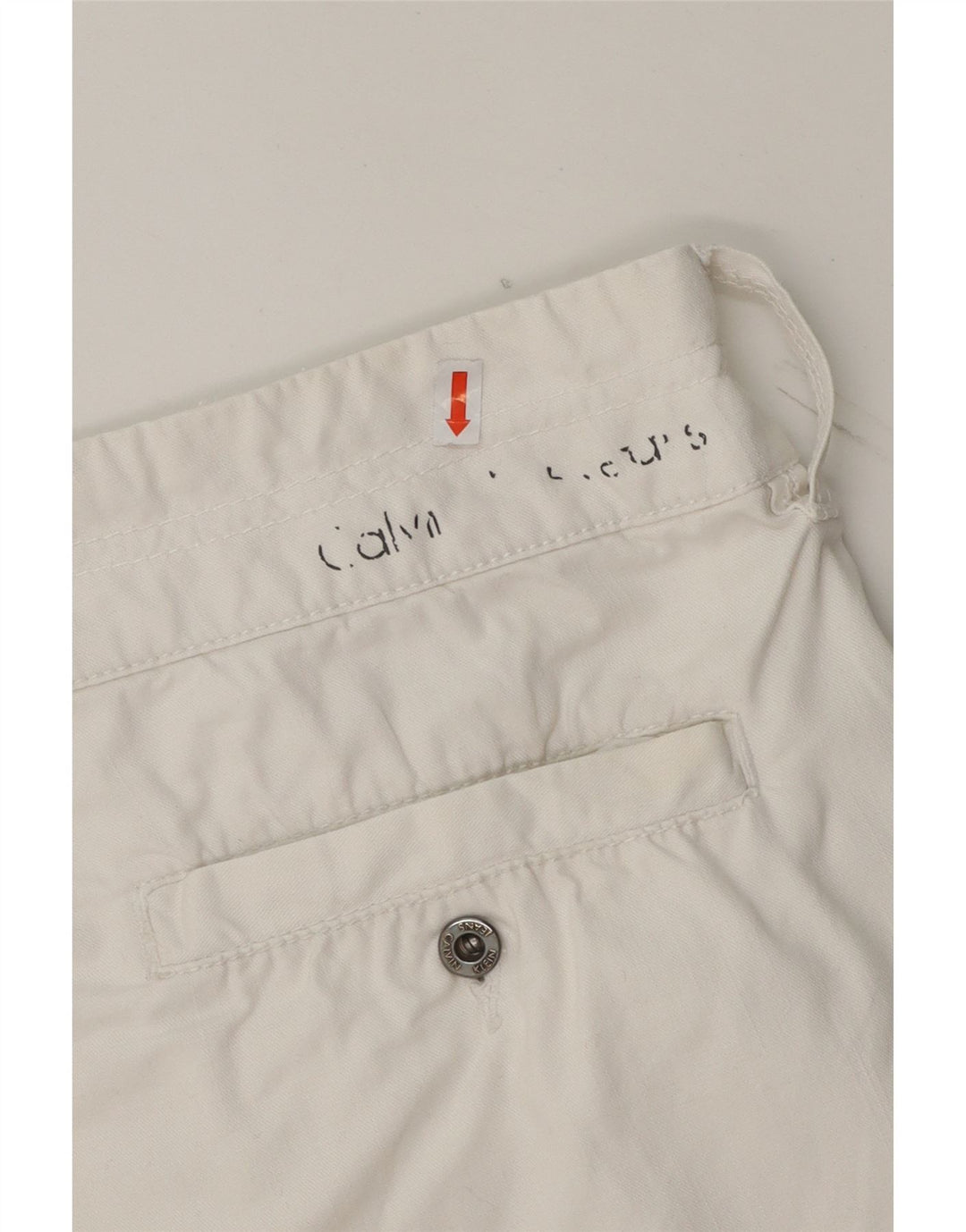 CALVIN KLEIN Womens Chino Shorts W34 Large White Vintage Calvin Klein and Second-Hand Calvin Klein from Messina Hembry 