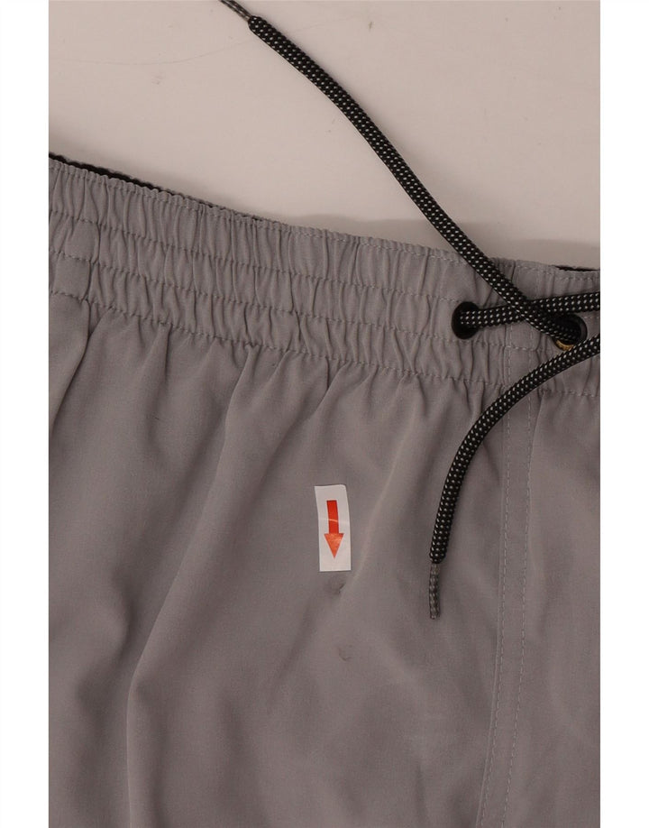 Pantaloni scurți sport grafic Nike pentru bărbați, gri mediu, poliester color bloc
