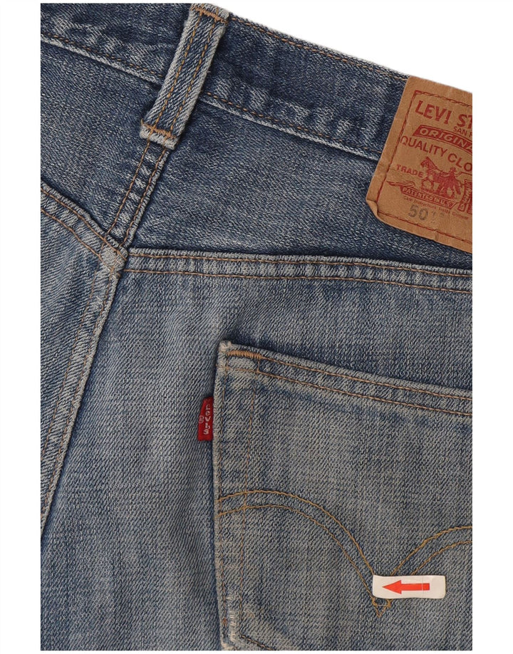 Pantaloni scurți Levi's pentru femei 501 din denim distressed W30, bumbac albastru mediu