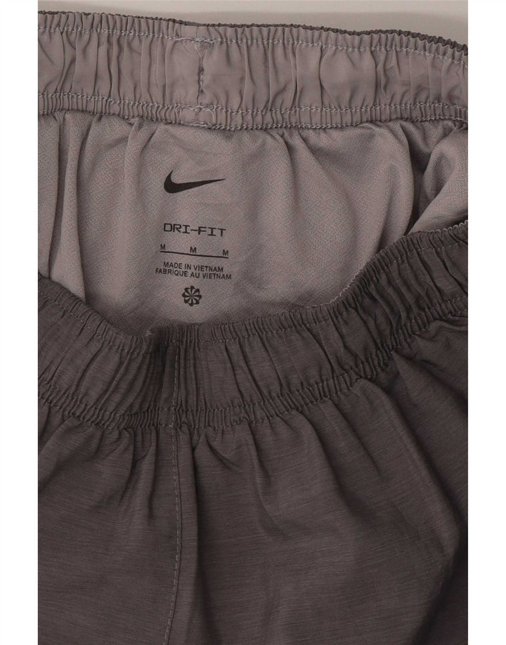 Pantaloni scurti sport Nike pentru femei UK 12 Gri mediu Poliester color bloc
