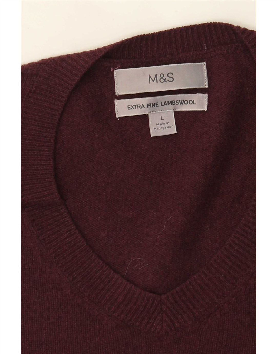 Pulover pentru bărbați Marks & Spencer cu decolteu în V, lână de miel mare, burgundă