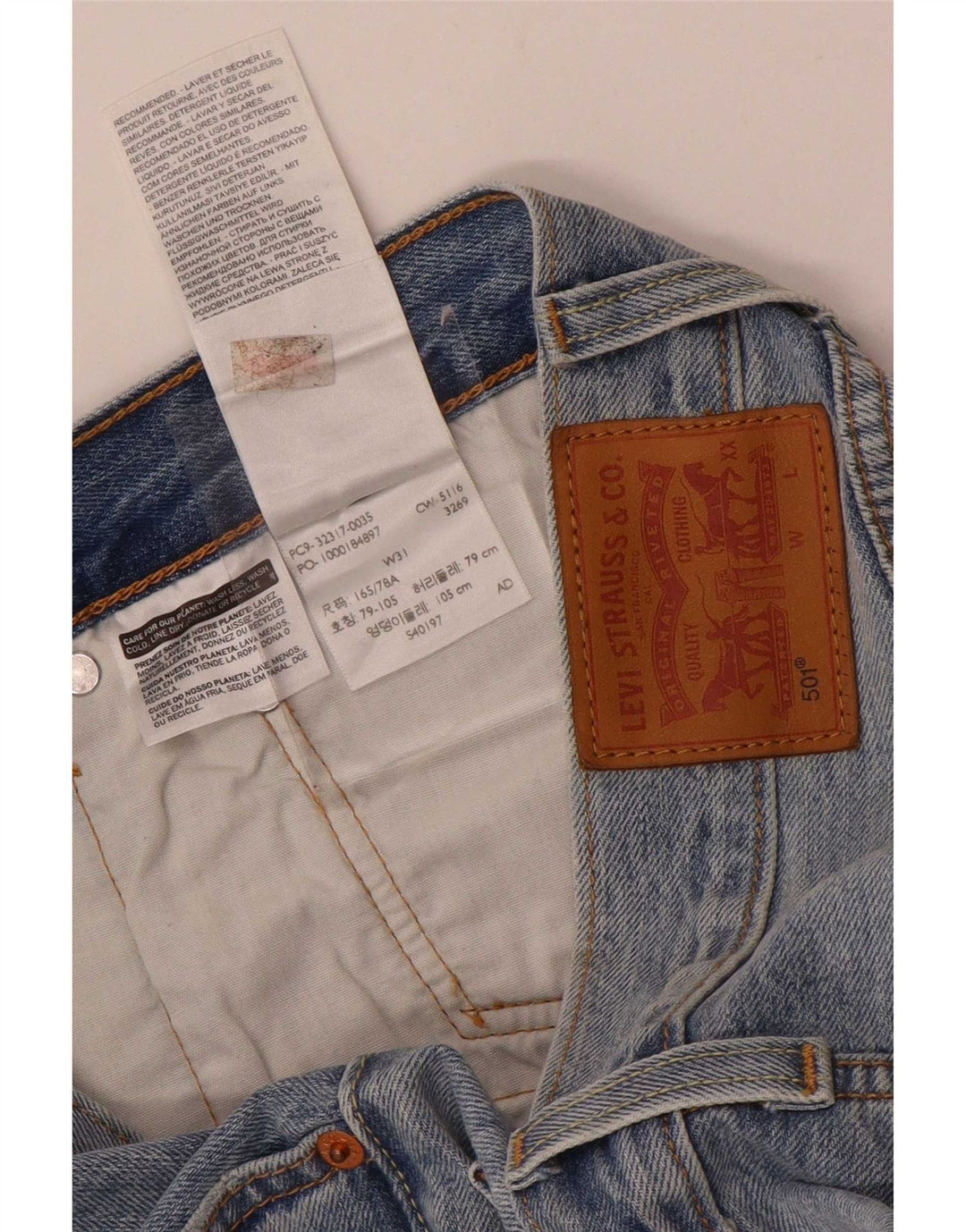 Pantaloni scurți Levi's pentru femei 501 din denim distressed W31, bumbac albastru mediu