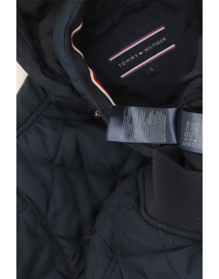 Jachetă matlasată cu glugă pentru bărbați Tommy Hilfiger UK 36 Poliester bleumarin mic