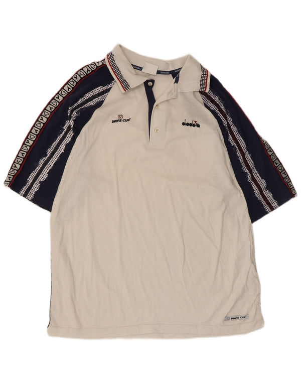 Tricou polo cu grafică Diadora pentru bărbați Cupa Davis, IT 54 XL, alb, bloc de culoare
