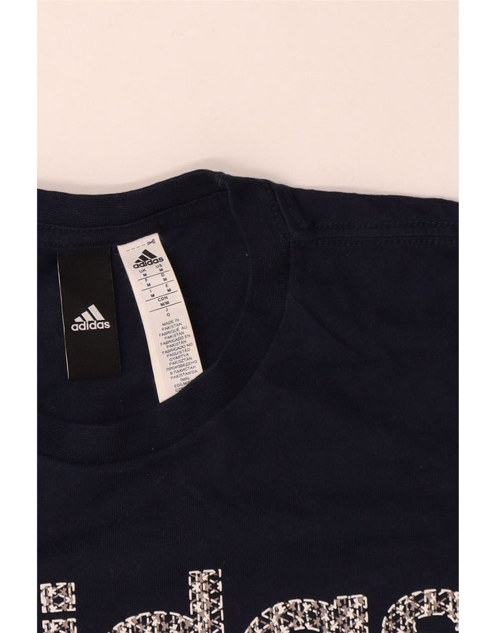 Tricou grafic pentru bărbați Adidas Top mediu din bumbac bleumarin