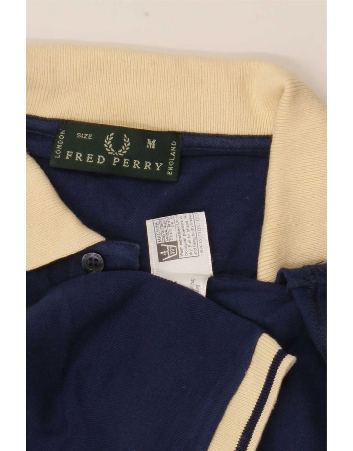 Cămașă polo Fred Perry pentru bărbați, bumbac color bloc mediu, albastru bleumarin