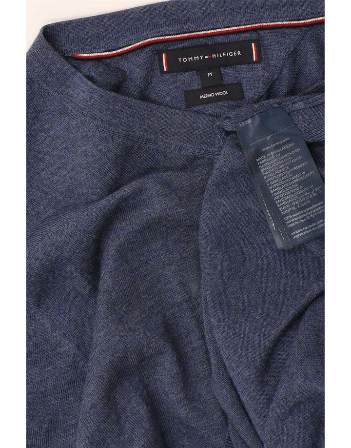 Pulover Tommy Hilfiger pentru bărbați cu decolteu în V, lână merinos albastru mediu