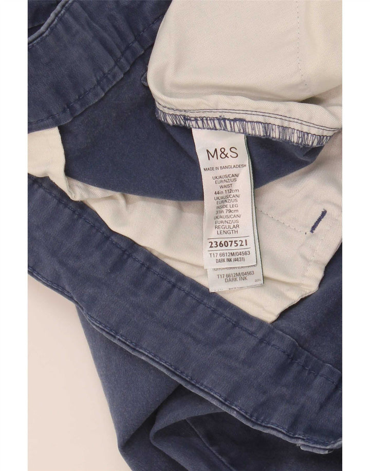 Pantaloni chino pentru bărbați Marks & Spencer, cu ajustare normală, L44 L31, bumbac albastru