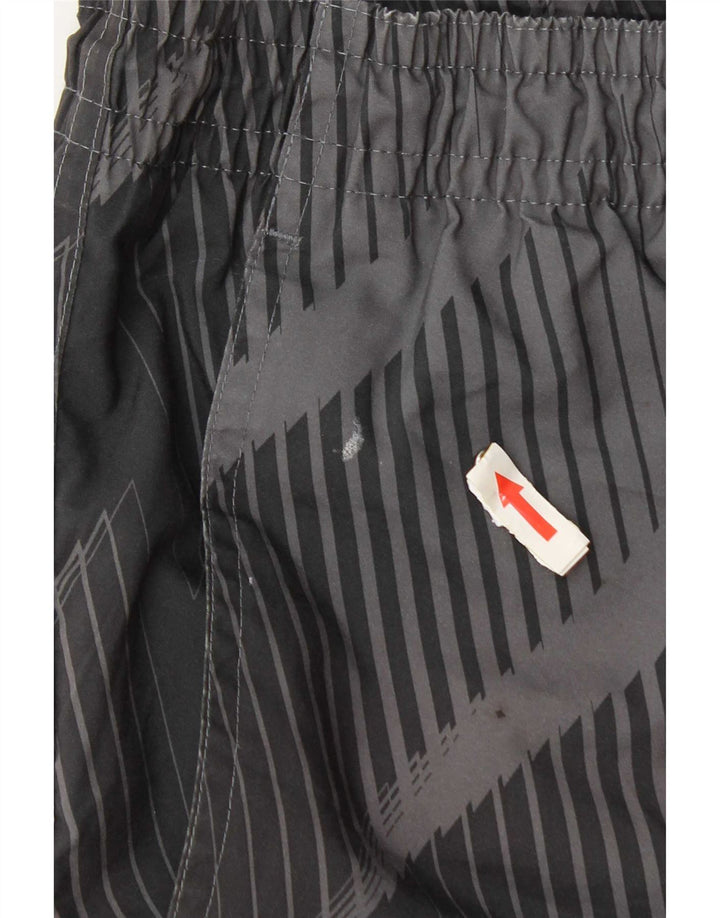 Pantaloni scurți sport Nike pentru bărbați Marea Britanie 26/28 Poliester geometric geometric, gri mic
