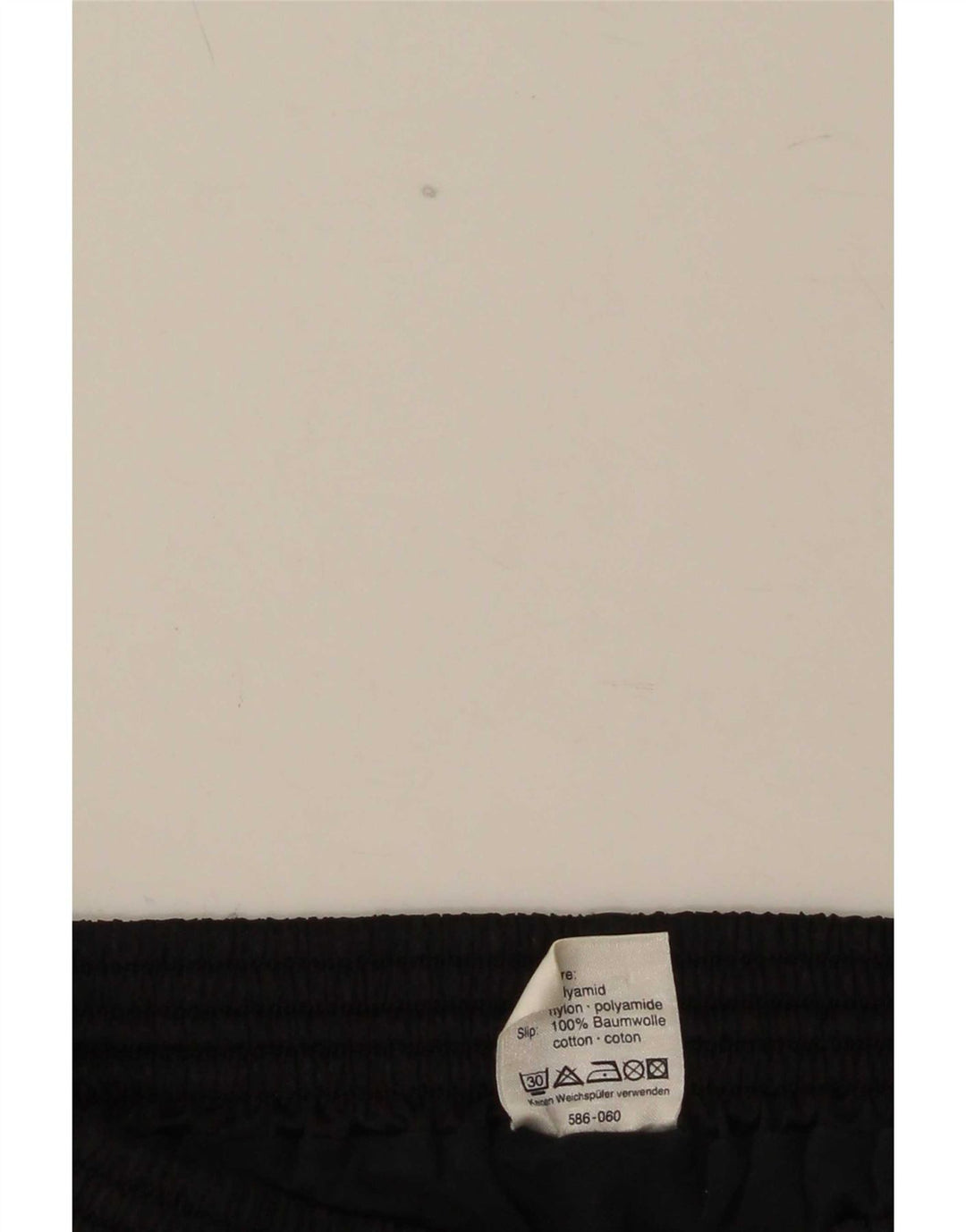 Pantaloni scurți sport Erima pentru femei UK 6 XS poliester negru