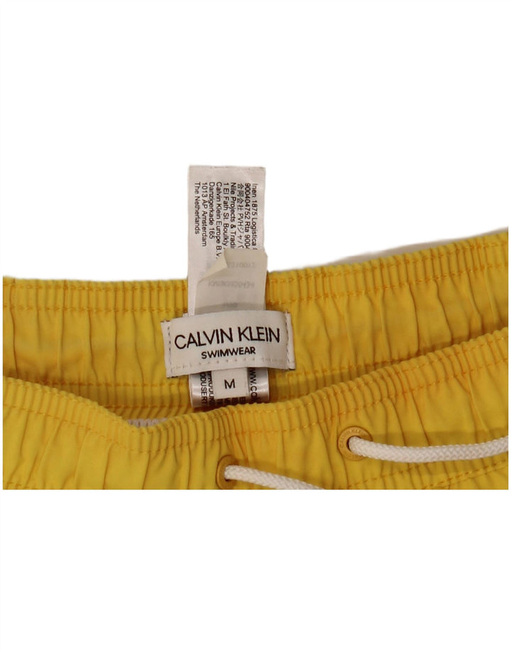 Pantaloni scurți de înot grafic CALVIN KLEIN pentru bărbați, galben mediu, color block