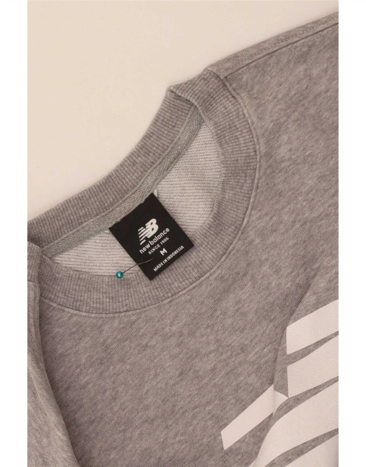 Pulover grafic pentru bărbați New Balance, gri mediu