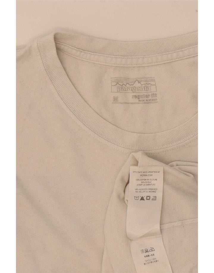 Tricou grafic Patagonia pentru bărbați, cu croială obișnuită, top mediu din bumbac alb