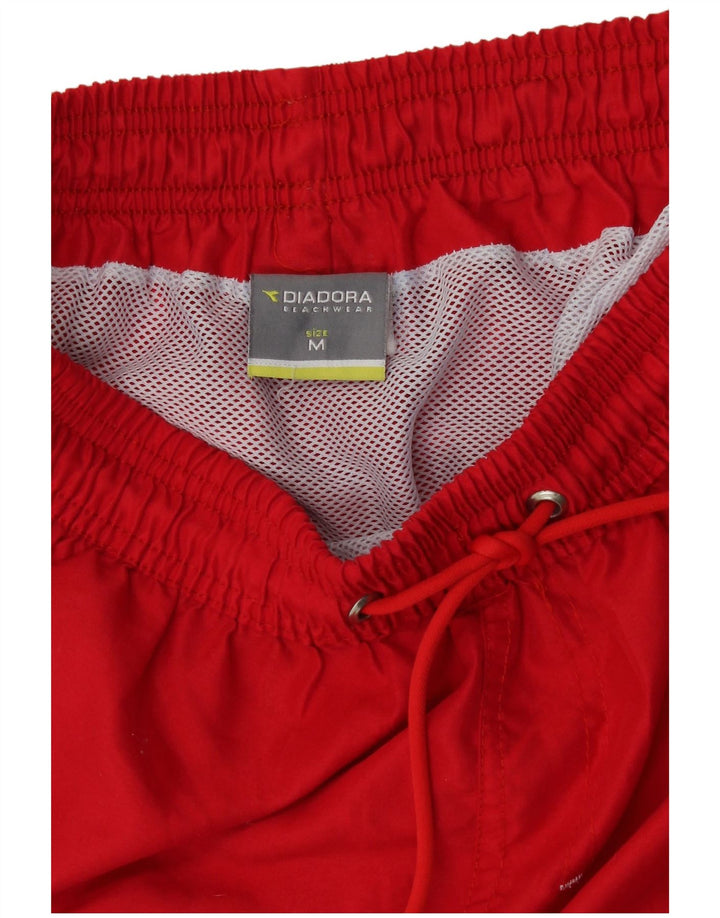 Pantaloni scurți de înot grafic pentru bărbați Diadora, poliester roșu mediu