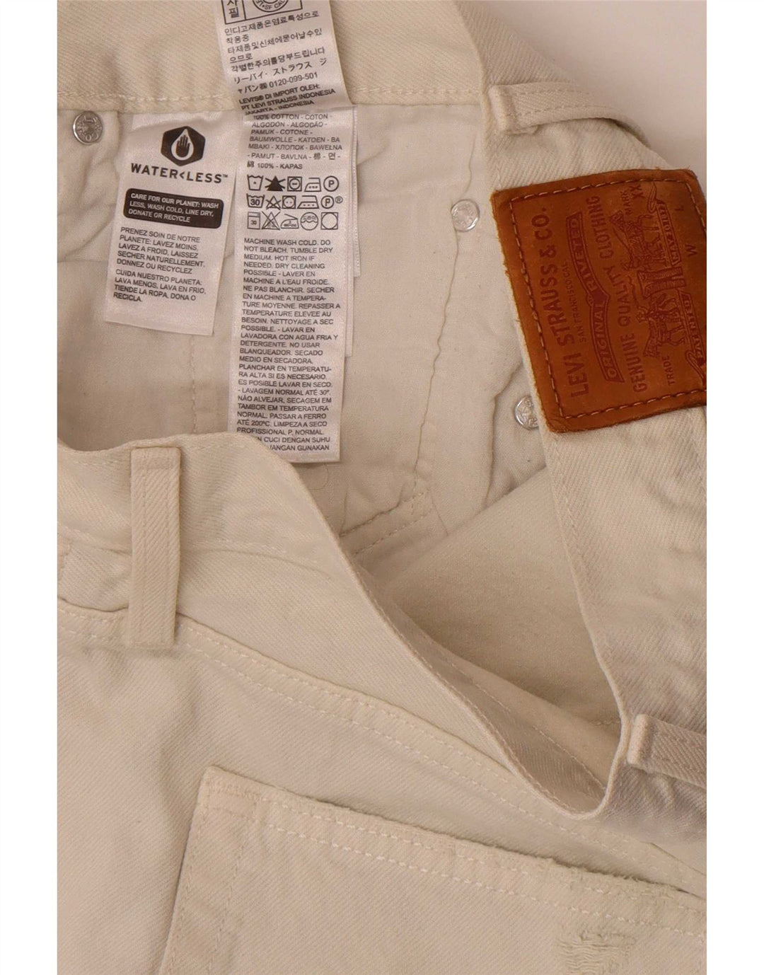 Pantaloni scurți Levi's pentru femei 501 din denim distressed W30, bumbac mediu alb