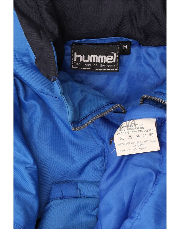 Jachetă de vânt cu grafică Hummel pentru bărbați, cu tăiere lentă, UK 38, albastru mediu