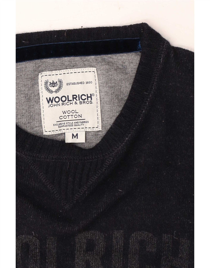 Pulover pentru bărbați Woolrich, cu grafică, cu gât de barcă, lână medie bleumarin