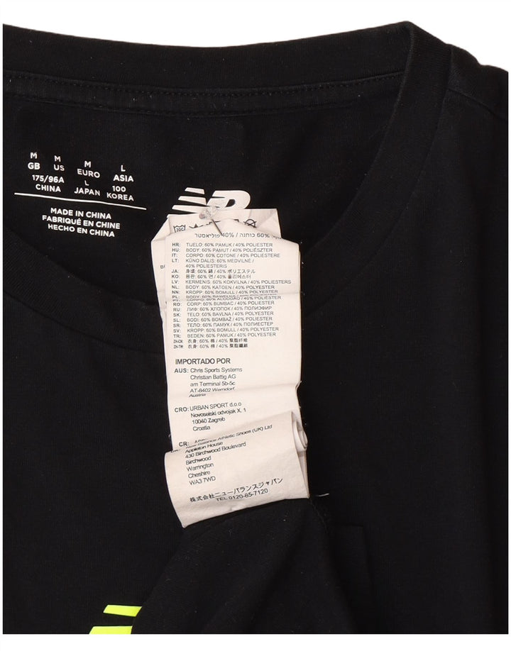 Tricou grafic pentru bărbați New Balance Top mediu din bumbac negru
