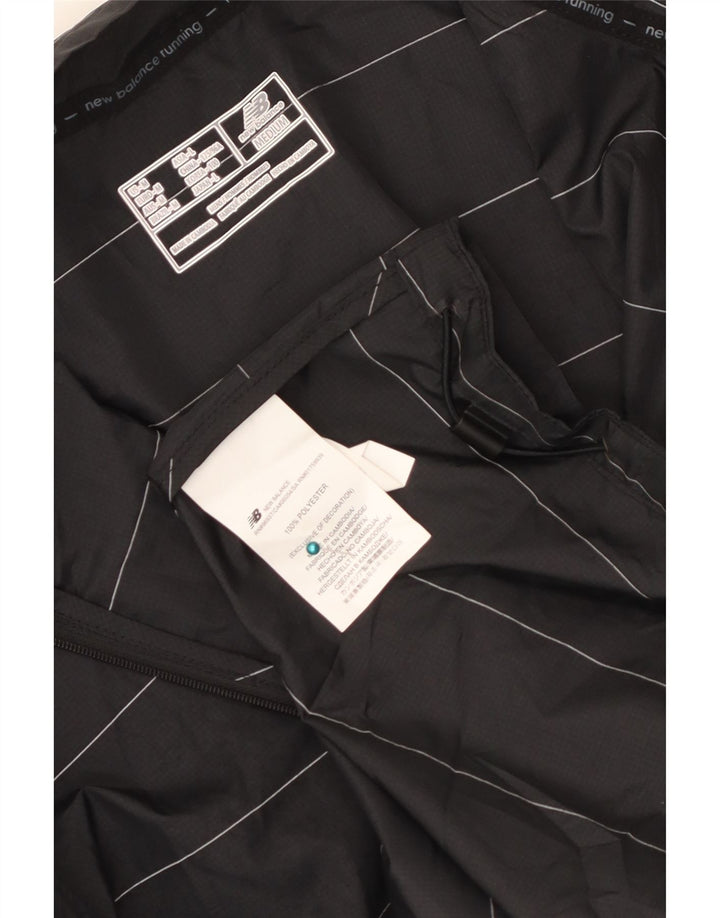 Jachetă de top pentru trening cu grafică New Balance pentru bărbați, cu dungi negre medii