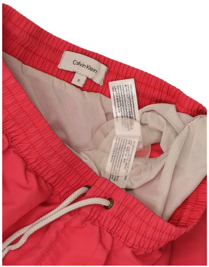 Pantaloni scurți de înot grafic Calvin Klein pentru bărbați, din poliester color bloc de culoare roz mic