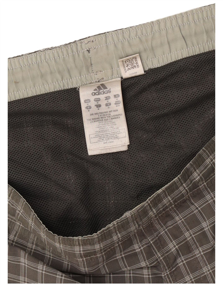 Pantaloni scurți de înot Adidas pentru bărbați, poliester cu carouri, gri mediu