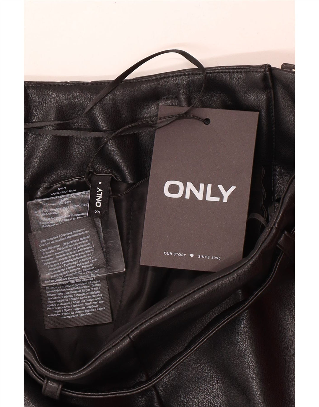 Pantaloni scurți din piele artificială doar pentru femei XS W25 poliester negru