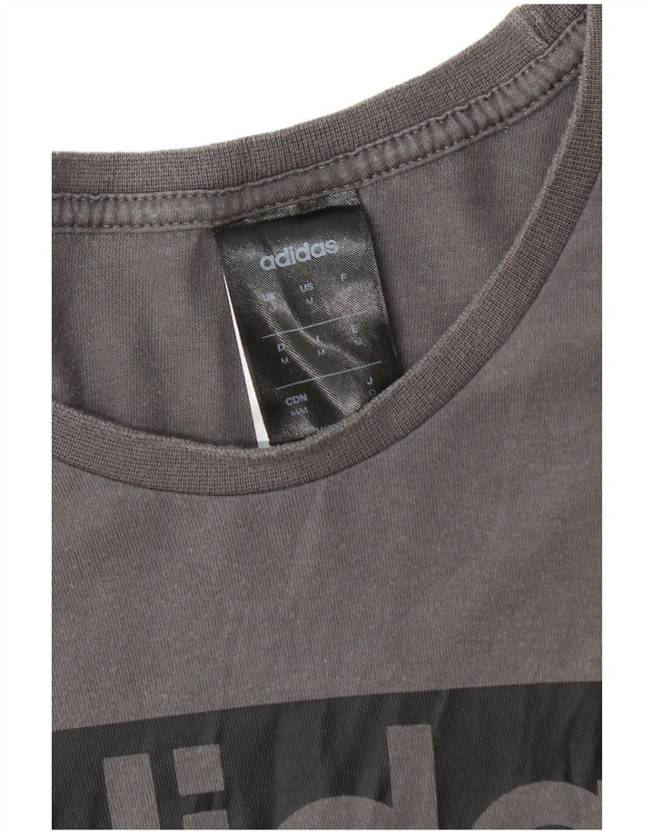 Tricou grafic cu trei dungi Adidas pentru bărbați Top, bumbac, gri mediu