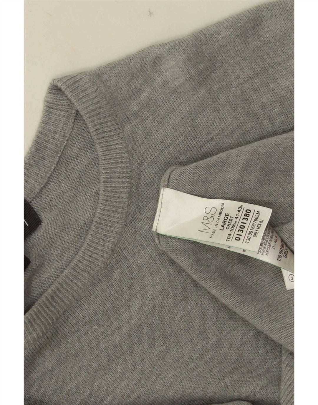 Pulover pentru bărbați Marks & Spencer cu gât roșu mare, gri acrilic