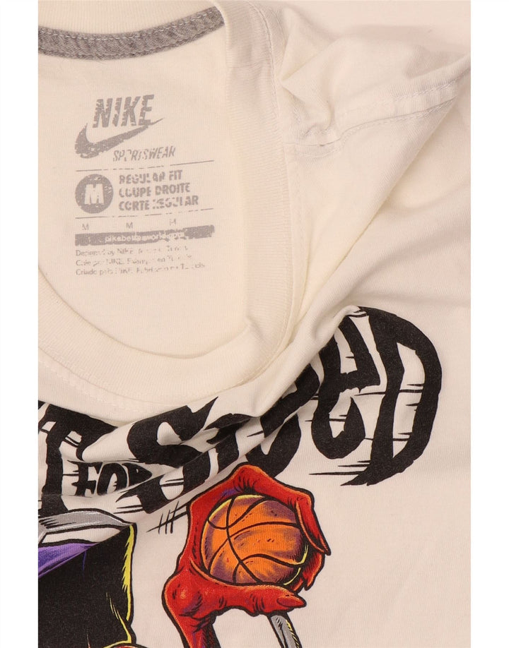 Tricou grafic pentru bărbați Nike Regular Fit Top Mediu Alb