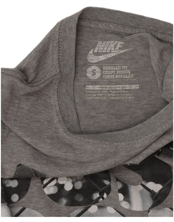 Tricou grafic pentru bărbați Nike Regular Fit Top mic, gri, bumbac