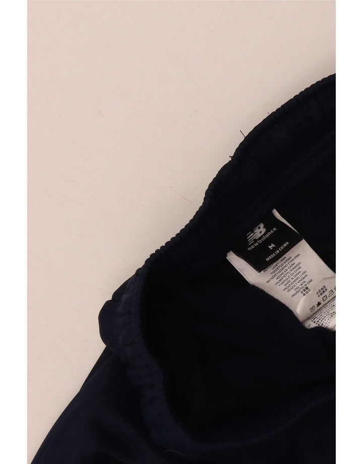 Pantaloni de trening cu grafică New Balance pentru bărbați, poliester mediu bleumarin