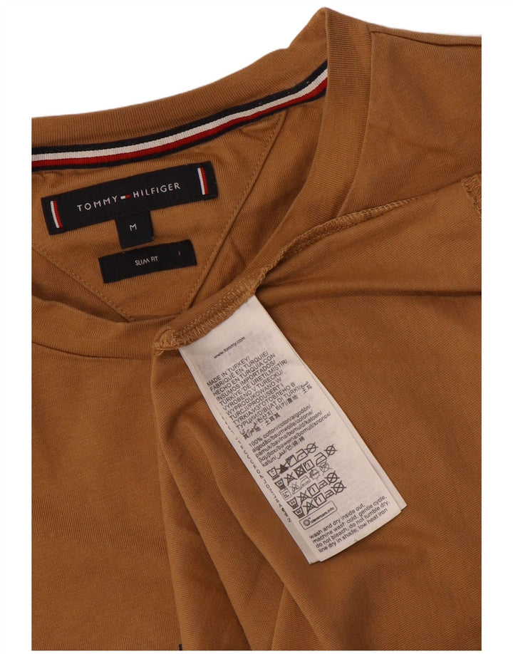 Tricou grafic Tommy Hilfiger Slim Fit pentru bărbați Top din bumbac maro mediu