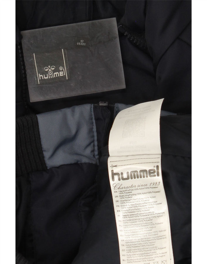 Jachetă căptușită cu glugă grafică HUMMEL pentru băieți 11-12 ani, albastru bleumarin, color block