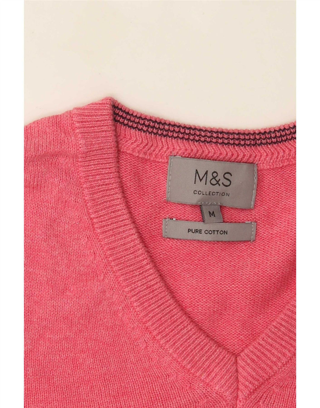 Pulover pentru bărbați Marks & Spencer, cu decolteu în V, din bumbac roz mediu