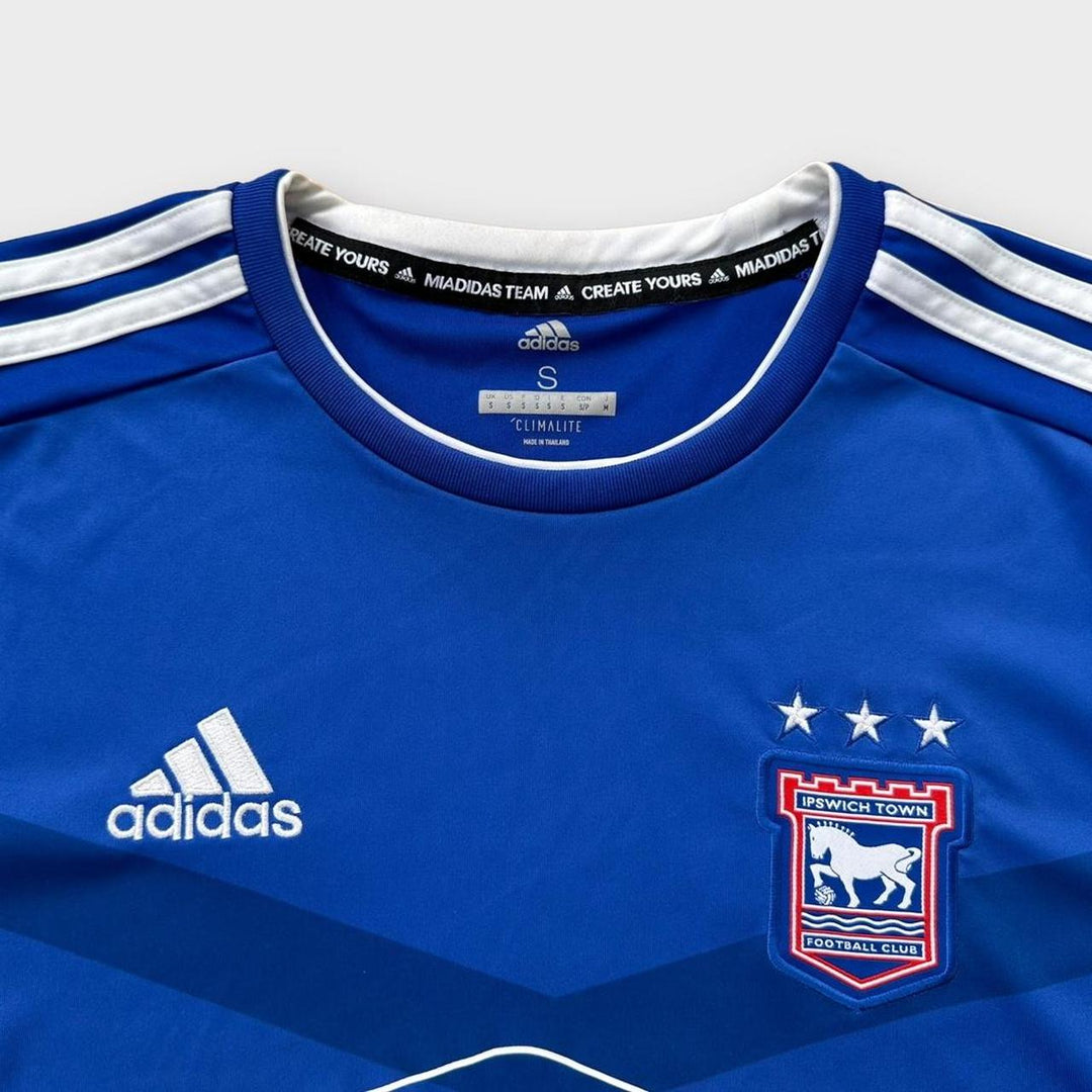 Tricou de fotbal al orașului Ipswich Adidas - Mic