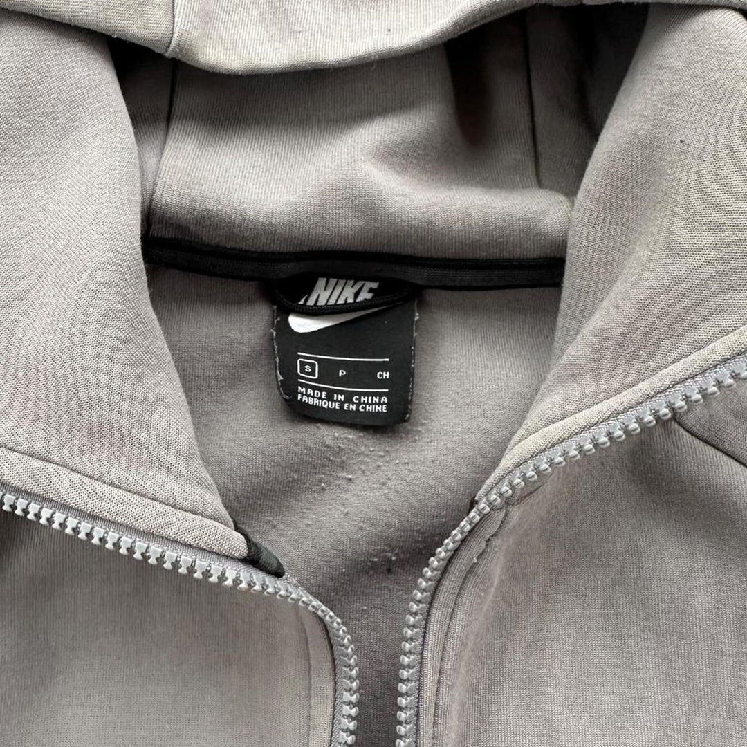 Hanorac stil tech Nike - mic