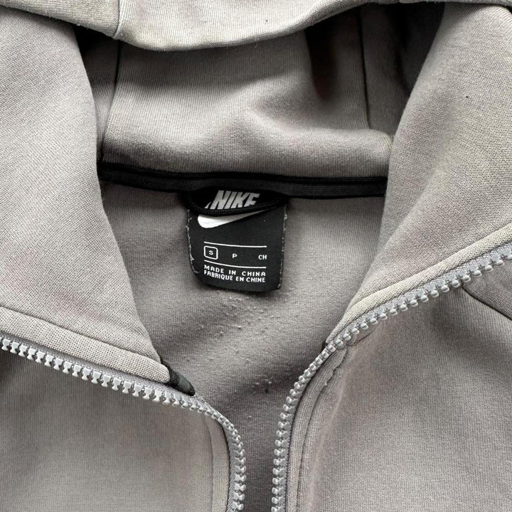 Hanorac stil tech Nike - mic