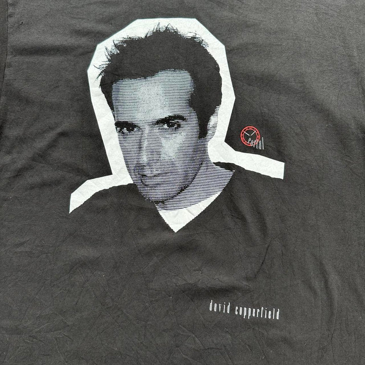 Tricou grafic David Copperfield - mare