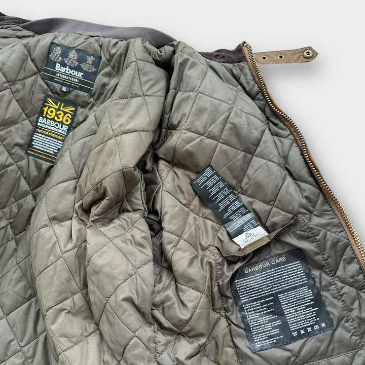 Jachetă de ceară internațională Barbour - XL