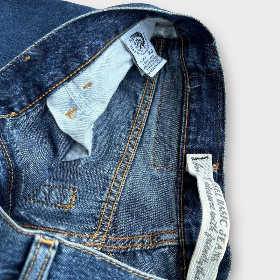 Blugi evazați Diesel - talie 30 inci