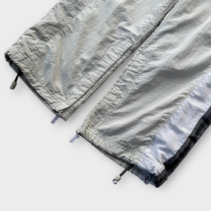 Pantaloni de sport cu logo hexagonal Nike - XL (elastici)
