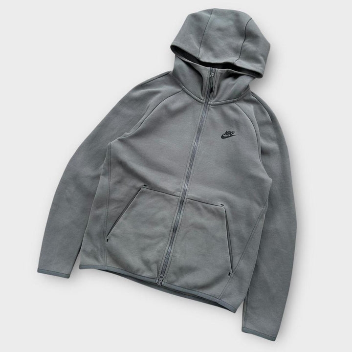 Hanorac stil tech Nike - mic