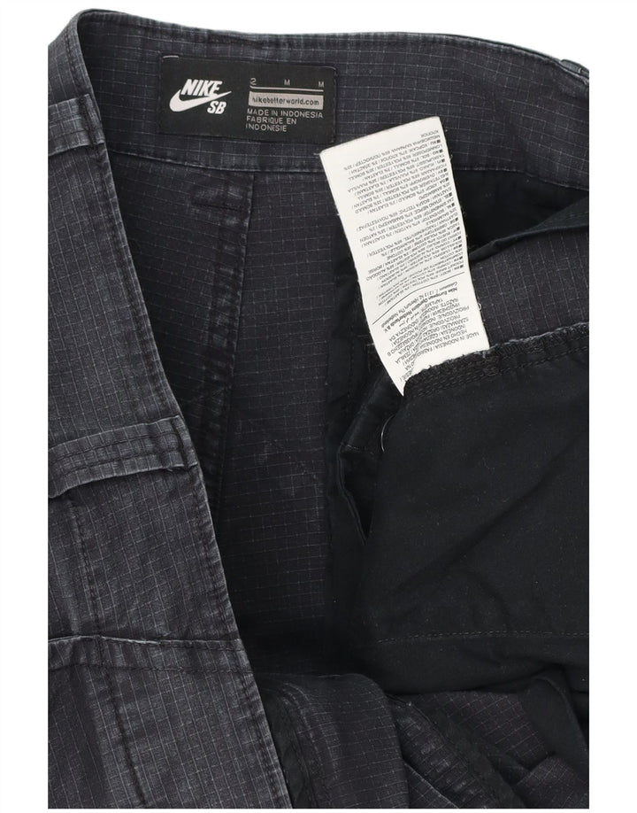 Pantaloni scurți cargo Nike pentru bărbați, medii W32, bumbac cu carouri gri