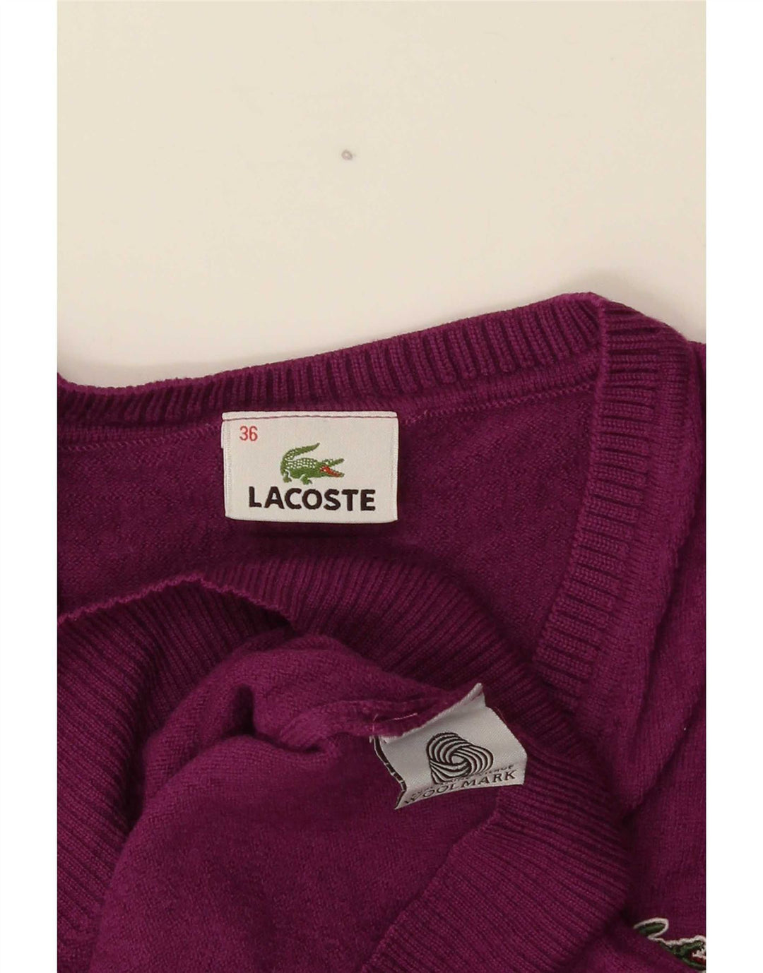 Pulover pentru femei Lacoste cu decolteu în V Mărimea 36 Lână violet mic