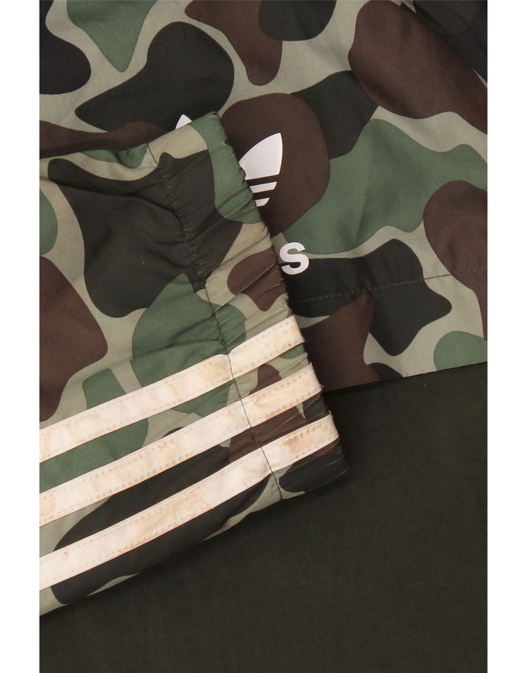 Jachetă de ploaie cu glugă ADIDAS pentru bărbați UK 38 Medium Kaki Camuflage Poliamidă