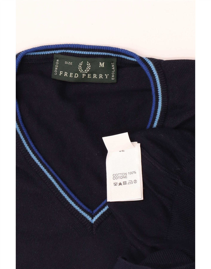 Pulover pentru bărbați Fred Perry cu decolteu în V, bumbac mediu albastru bleumarin
