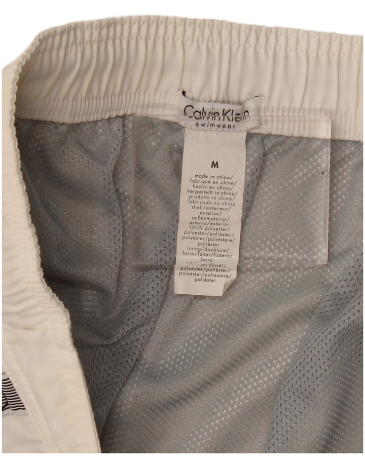 Pantaloni scurți de înot grafic Calvin Klein pentru bărbați, poliester alb mediu