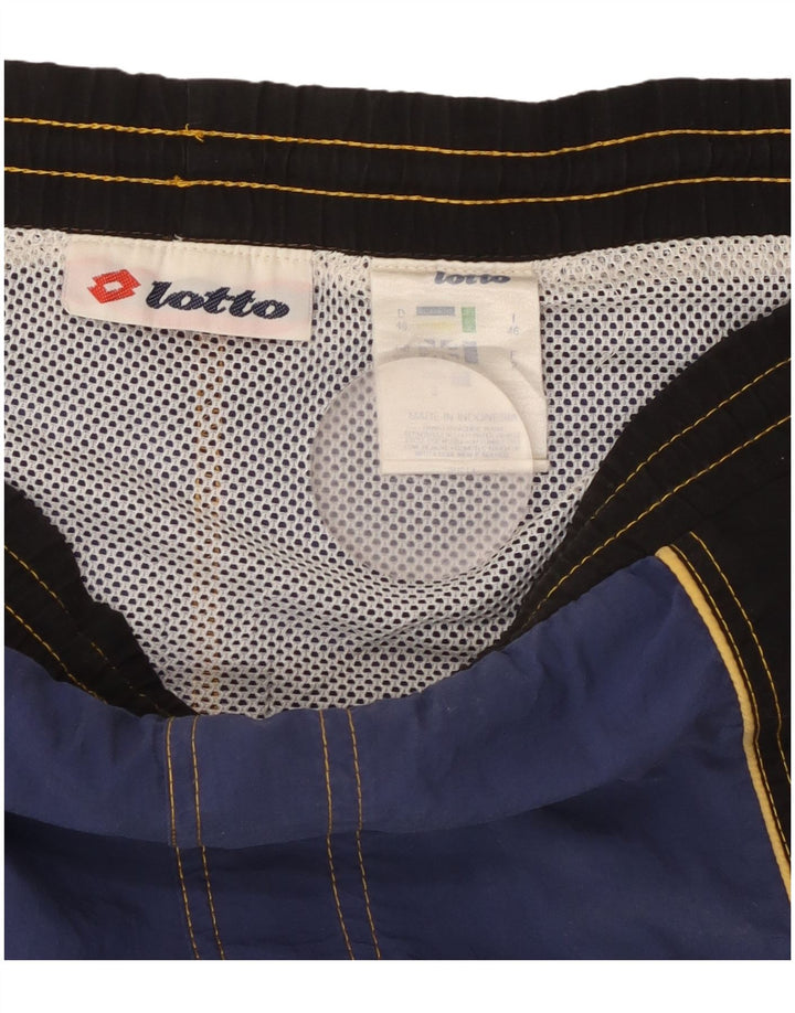 Pantaloni scurți de înot grafic pentru bărbați Lotto IT 46 Small Navy Blue Colorblock