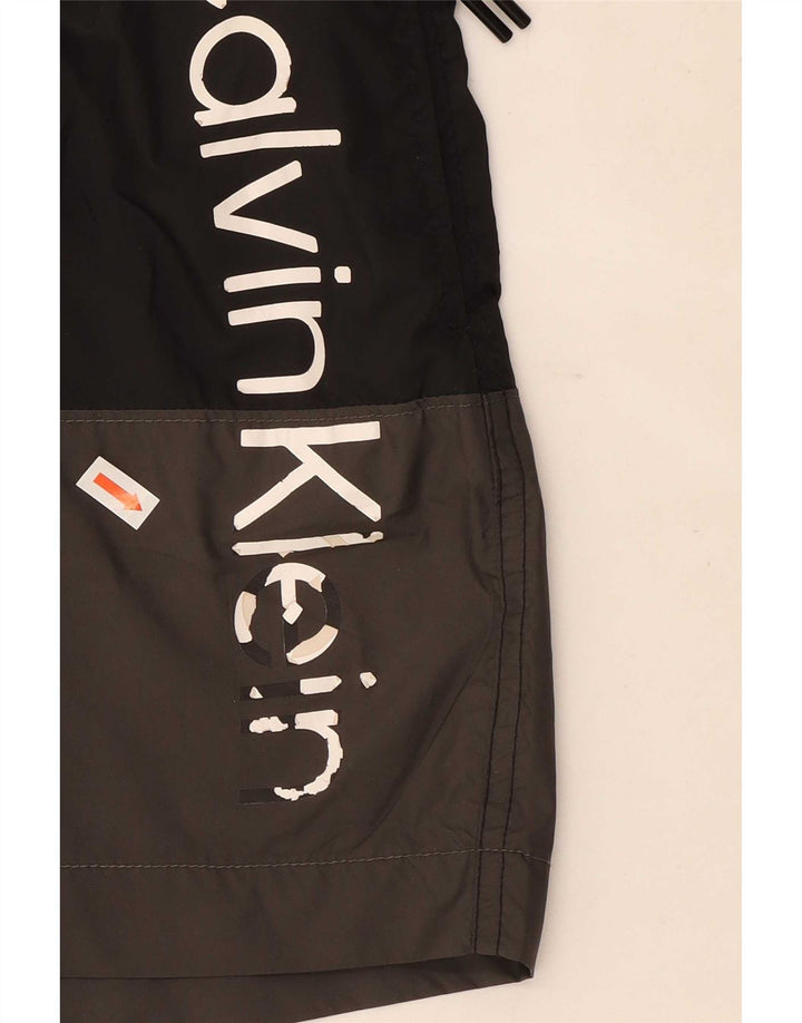 Pantaloni scurți de înot grafic Calvin Klein pentru bărbați, medii, negru, color block
