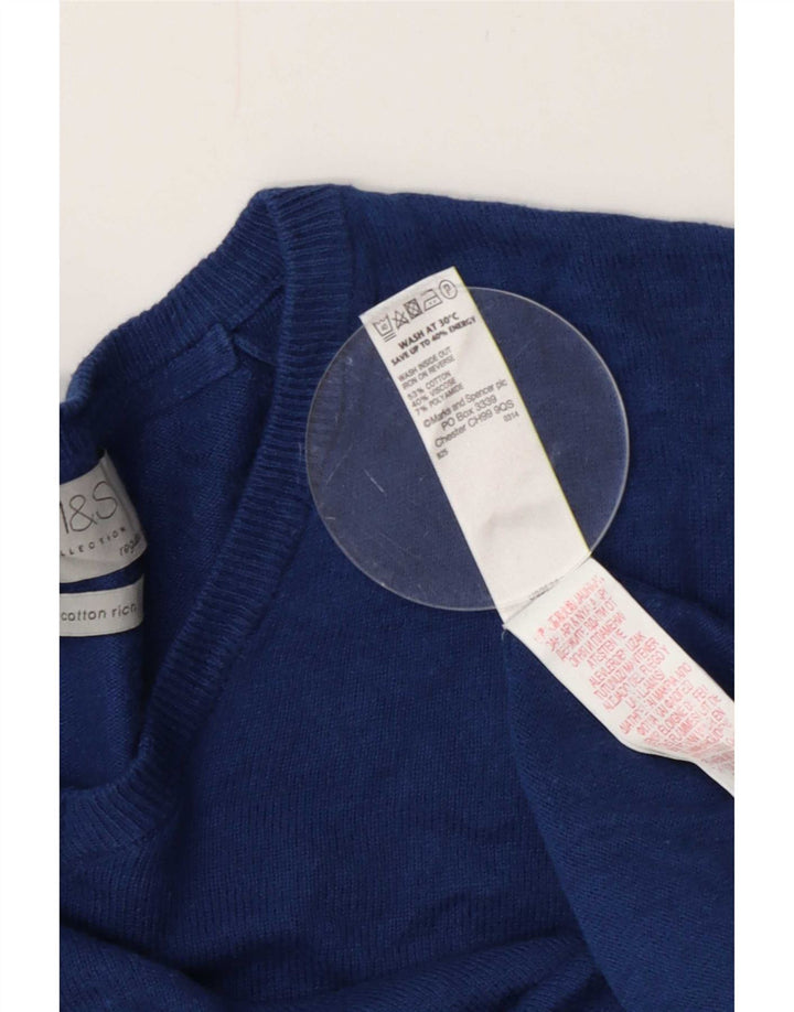 Pulover cu decolteu în V Marks & Spencer pentru bărbați, bumbac albastru mediu